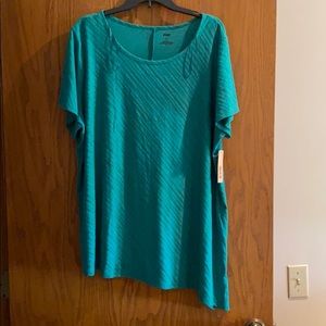 Green asymmetrical hem t-shirt